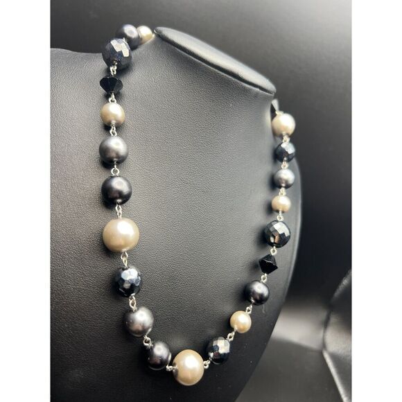 White House Black Market Beaded Necklace - Picture 2 of 6